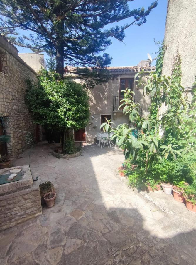 Cortile Via Sales 11 Erice Exterior foto