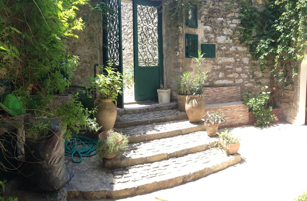 Cortile Via Sales 11 Erice Quarto foto